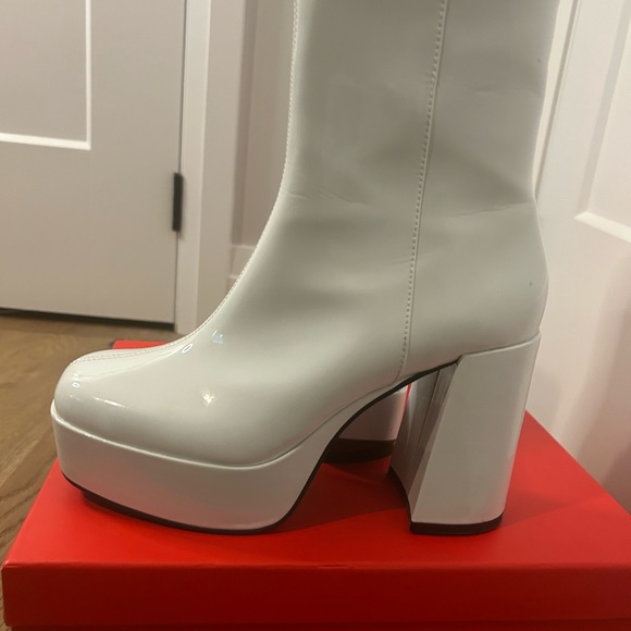 Wishbone White chunky boot - Picture 3 of 5